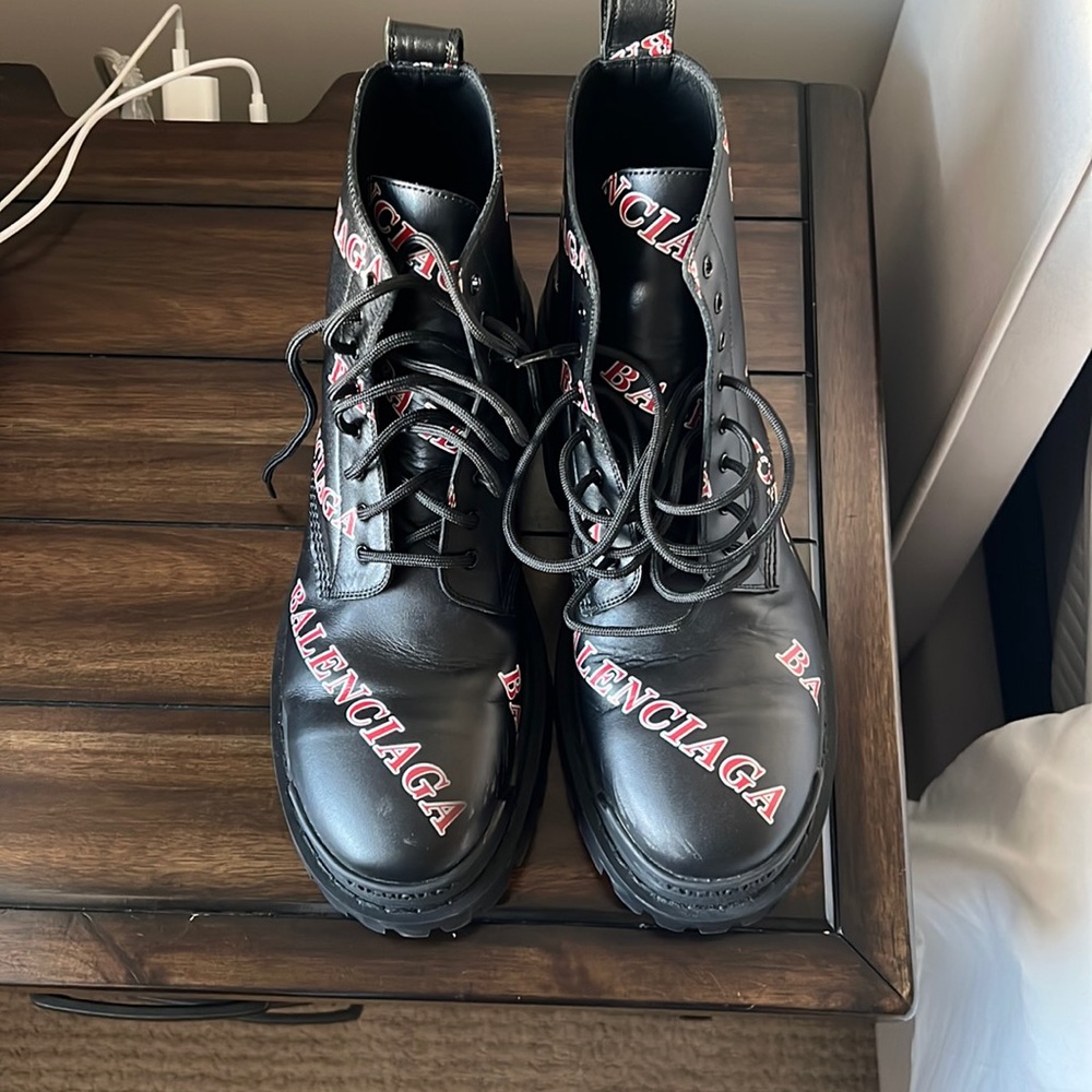 BALENCIAGA